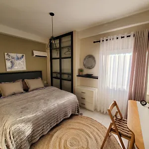 Francie's Apartment, Appartamento Tirana